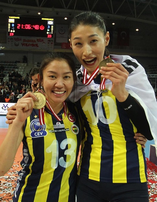 Kim Yeon-koung (right) and her teammate Nootsara Tomkom hold their gold medals on Dec. 18 after defeating rival Vakifbank.